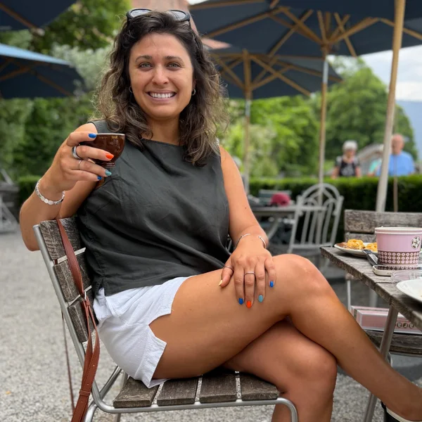 Glückliche Kundin mit Spray Tan